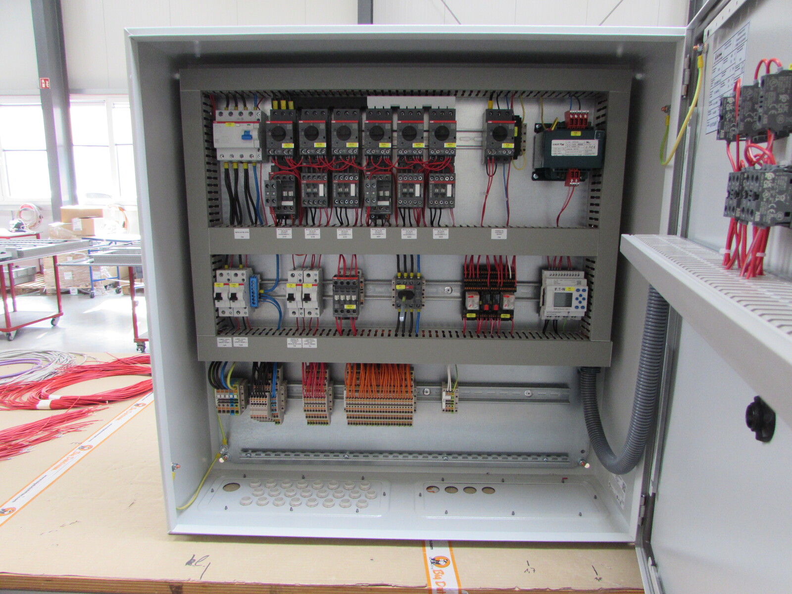 Control cabinet Alidouro egg cross collection